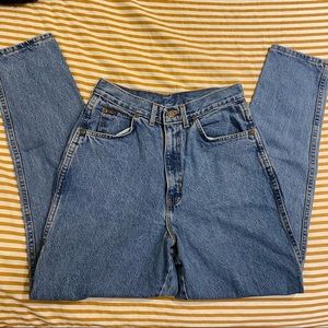 Vintage midwash high waisted mom jeans! Sz8